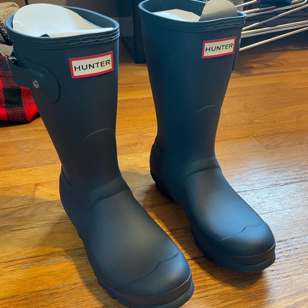 BRAND NEW Hunter Short Boots, Navy, Sz 8